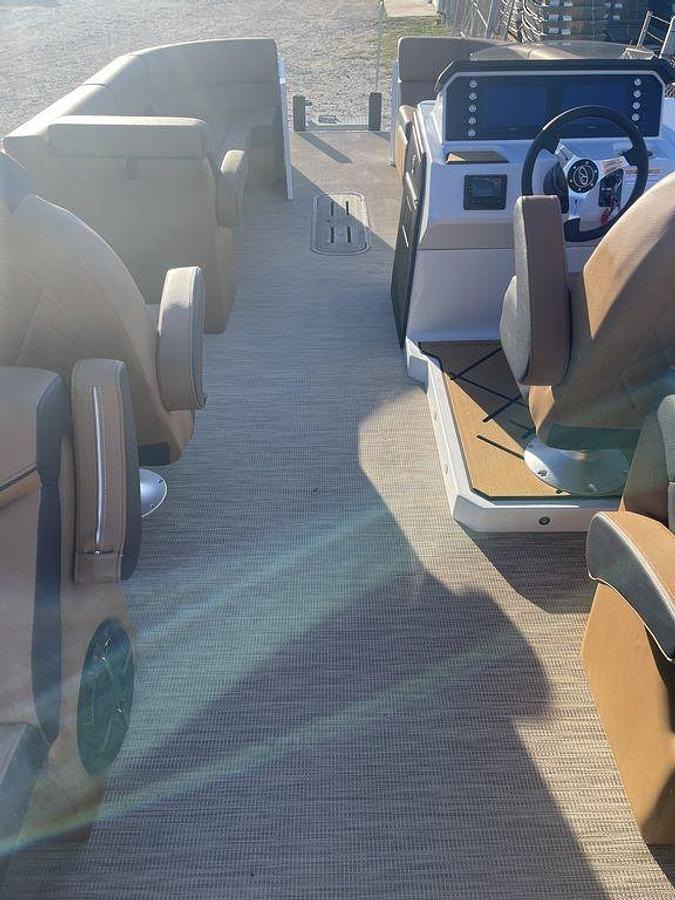 2025 Veranda VX25RC Luxury Tri-Toon