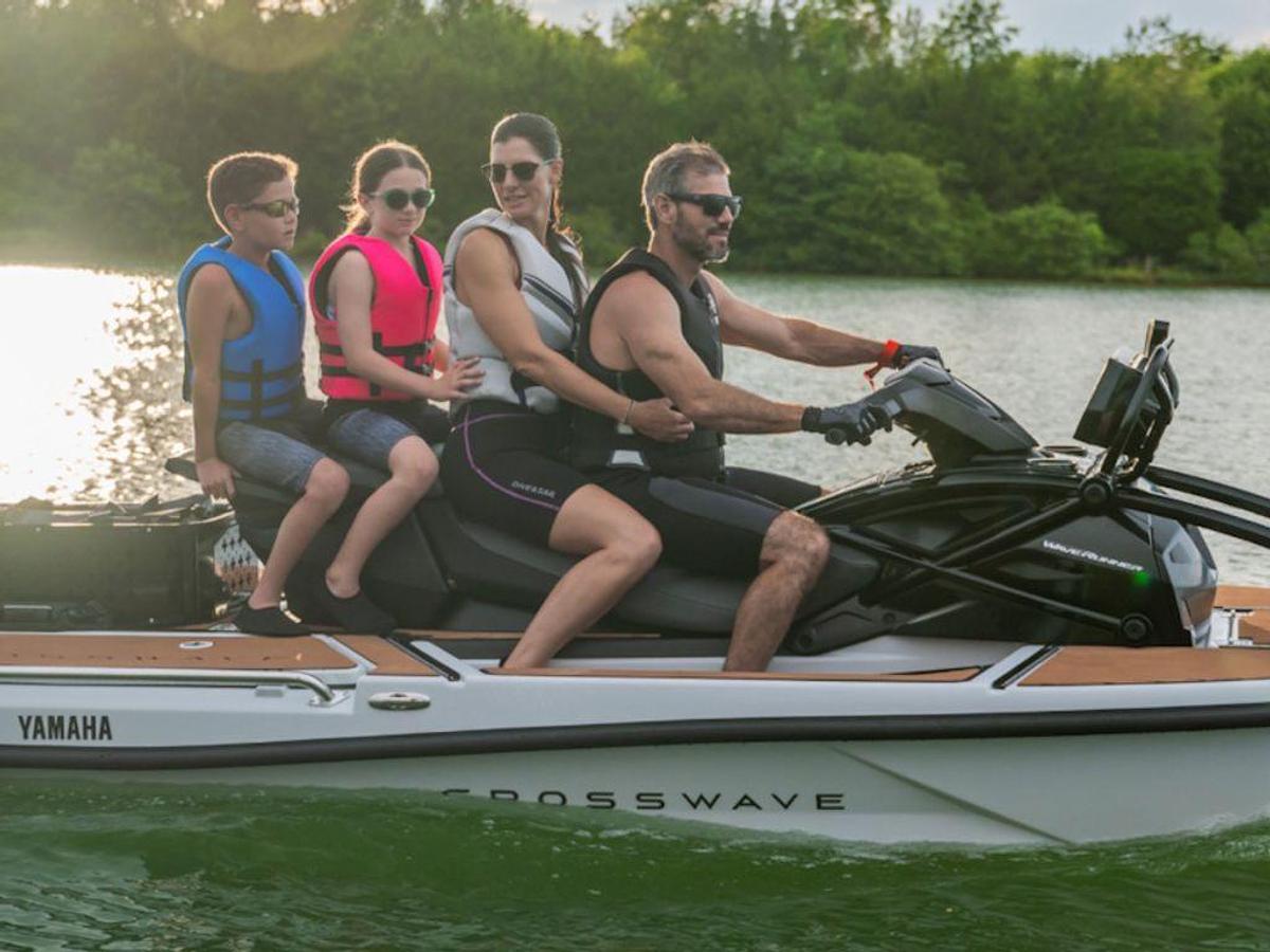 2026 Yamaha WaveRunners Crosswave® Base