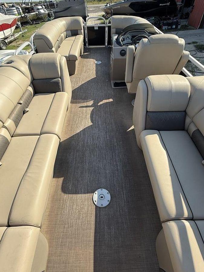 Used 2021 Sun Tracker Party Barge® 22 DLX