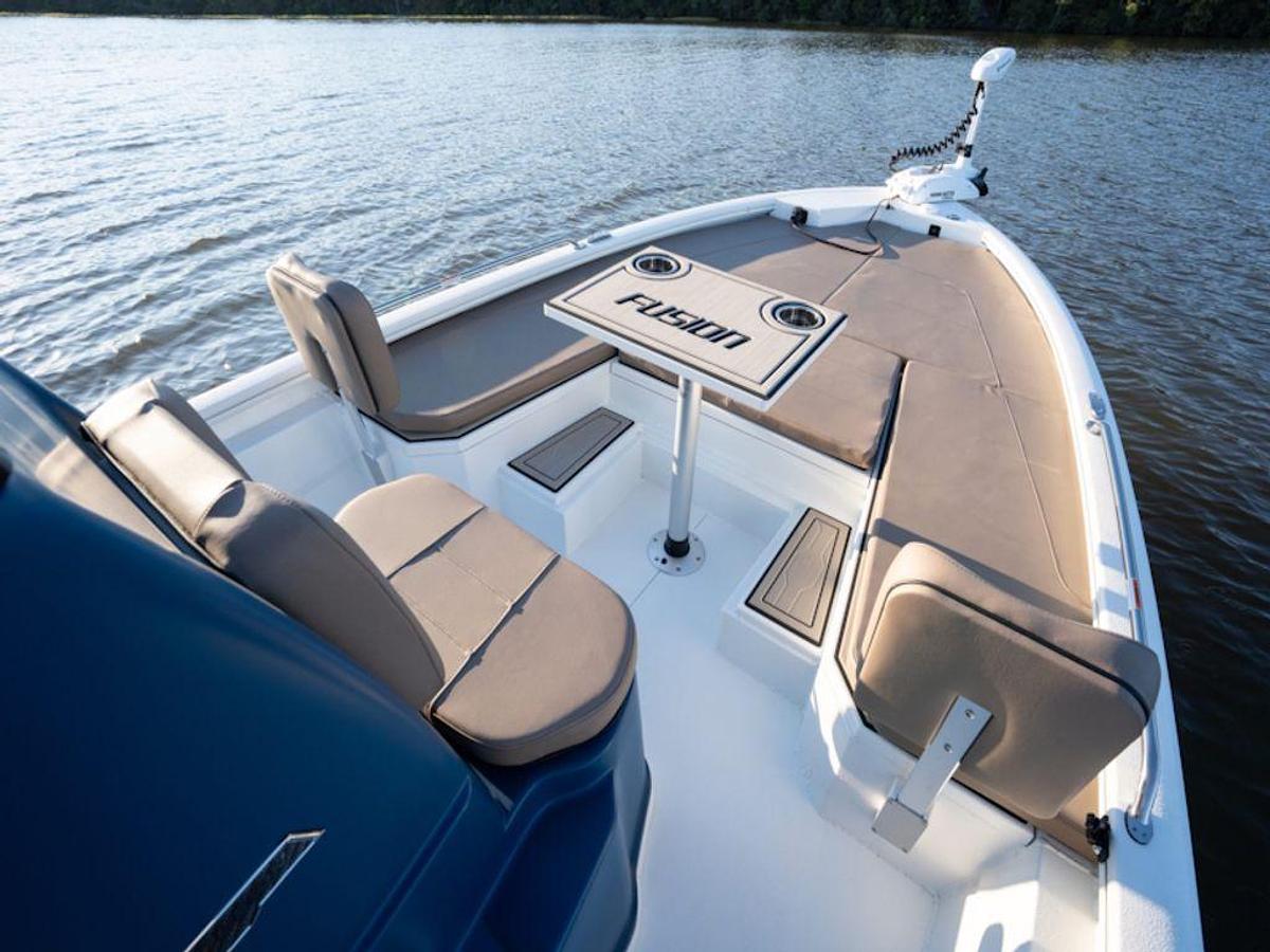 2025 Avid Boats 21 Fusion Base