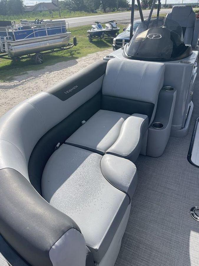 2024 Veranda VR22RC Luxury Tri-Toon