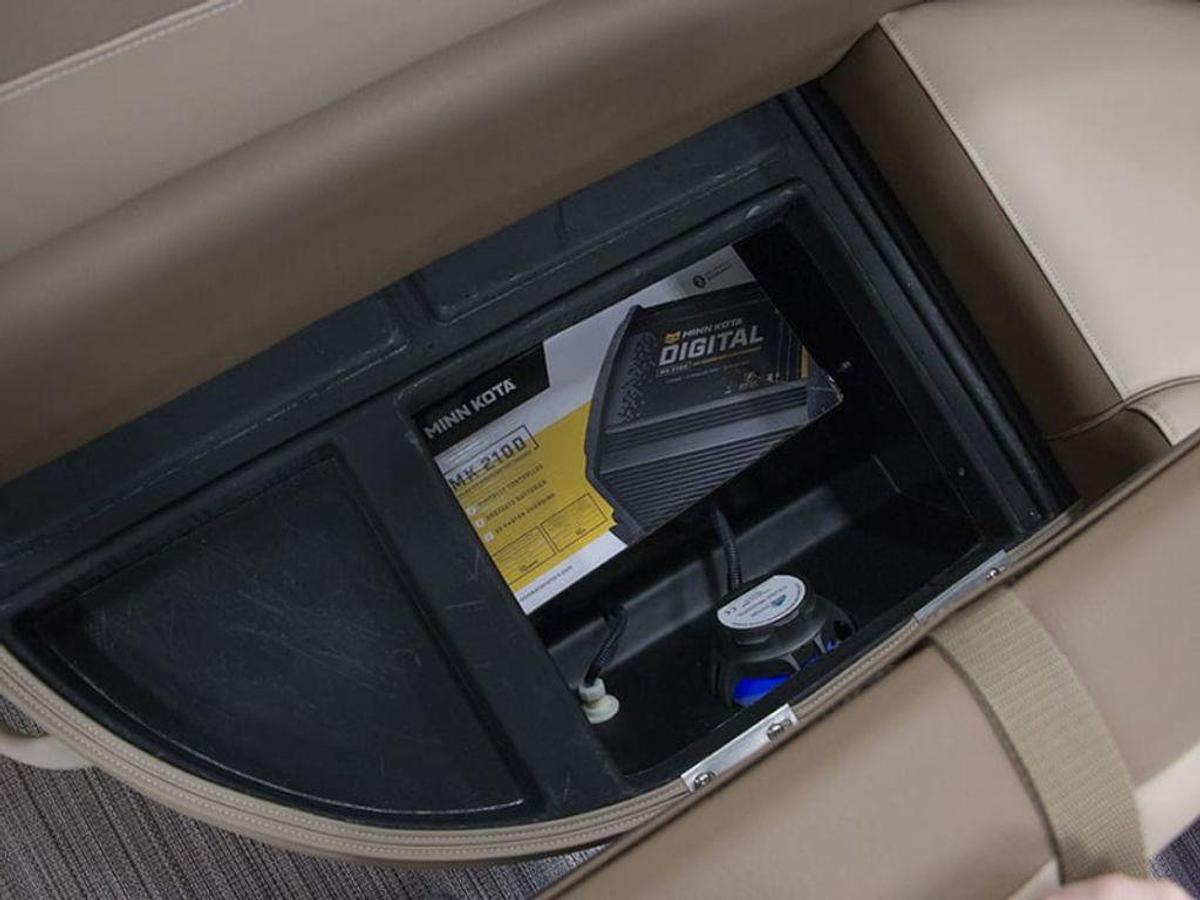 2025 Veranda VF25F2plus2 Luxury Tri-Toon