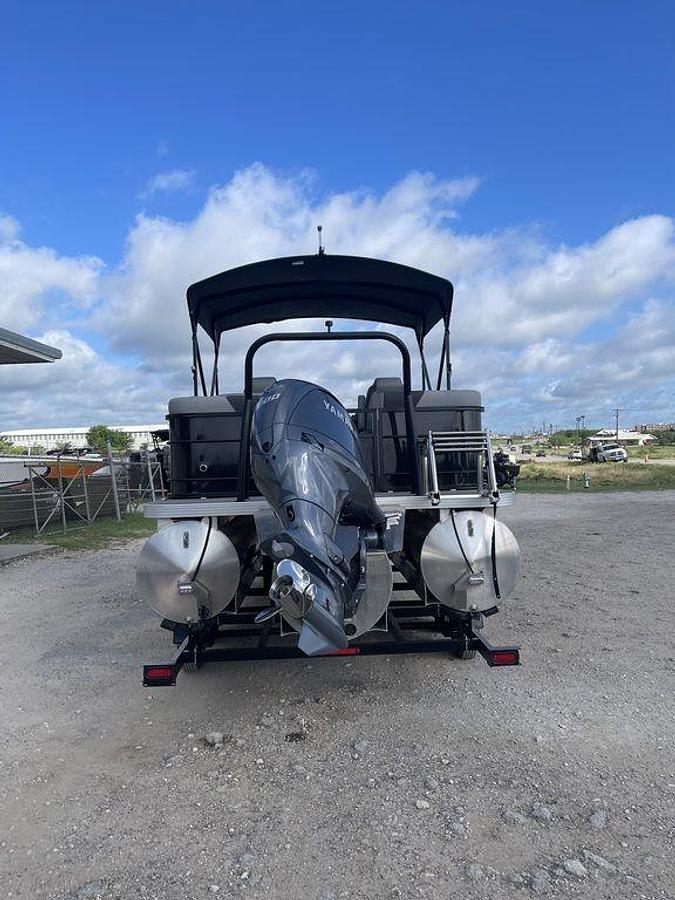 2024 Veranda VR22RC Luxury Tri-Toon