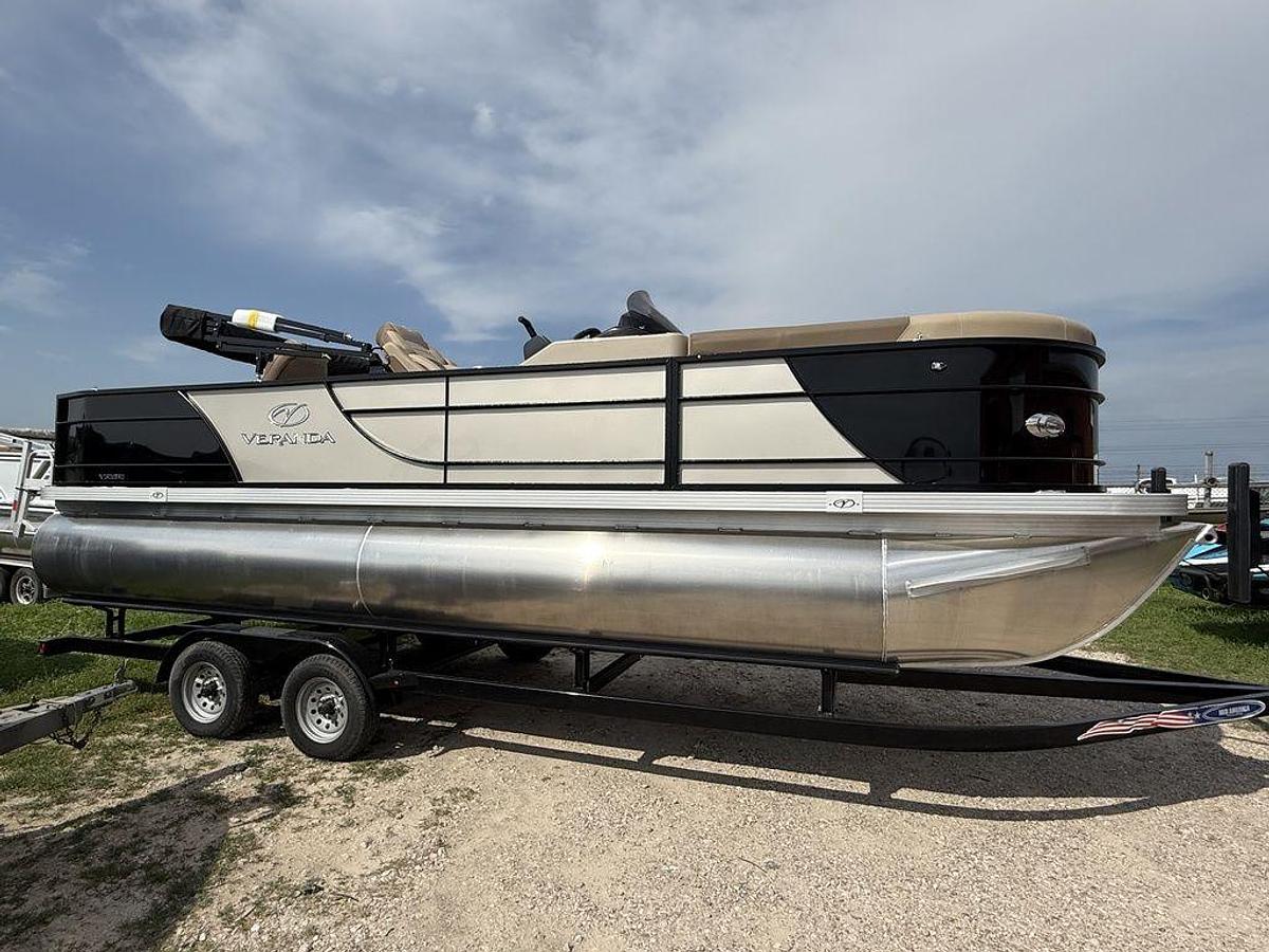 2025 Veranda VF22F2 Luxury Tri-Toon