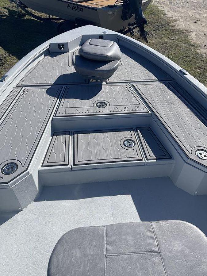 2025 Avid Boats 23 Mag