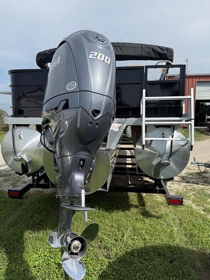 2025 Veranda VF22F2 Luxury Tri-Toon