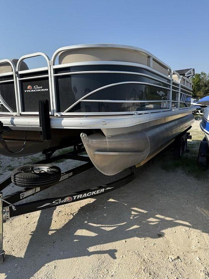 Used 2021 Sun Tracker Party Barge® 22 DLX