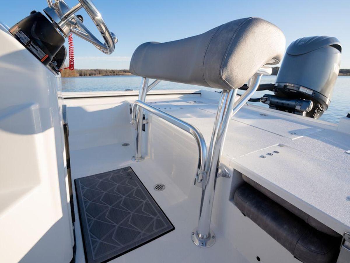 2025 Avid Boats 22 Recon Base