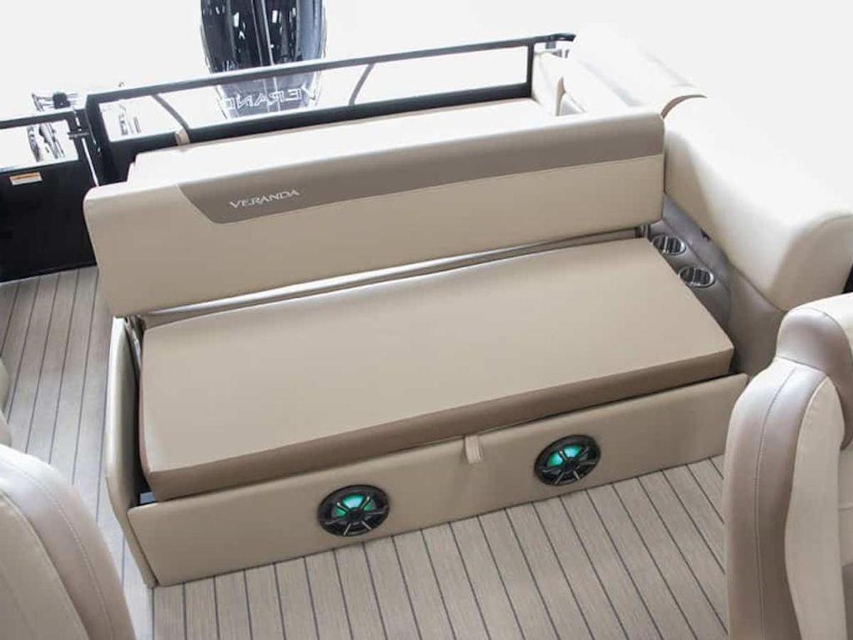 2025 Veranda VR22VLC Tri-Toon