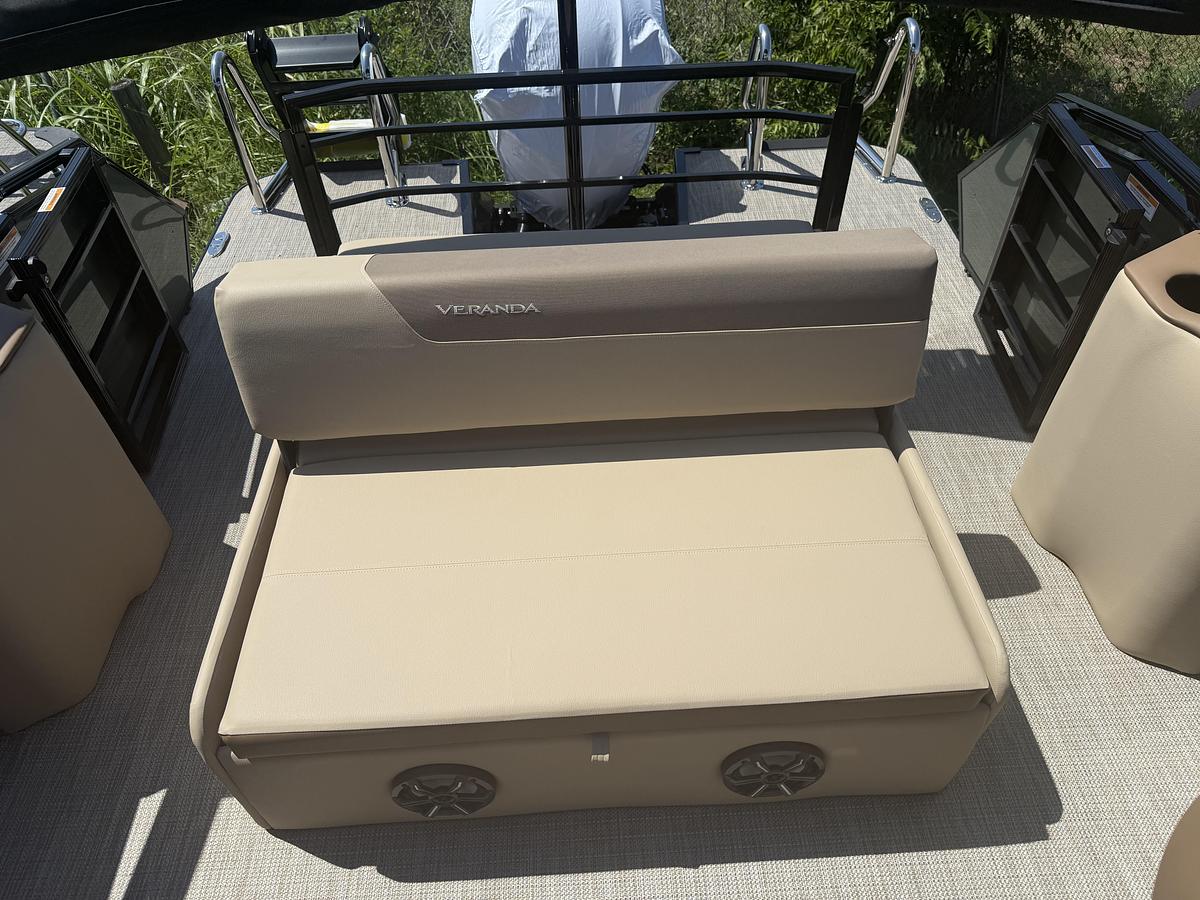 Used 2027 VERANDA VR235VLI
