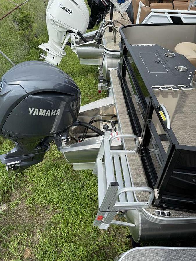 2025 Veranda VF22F2 Luxury Tri-Toon