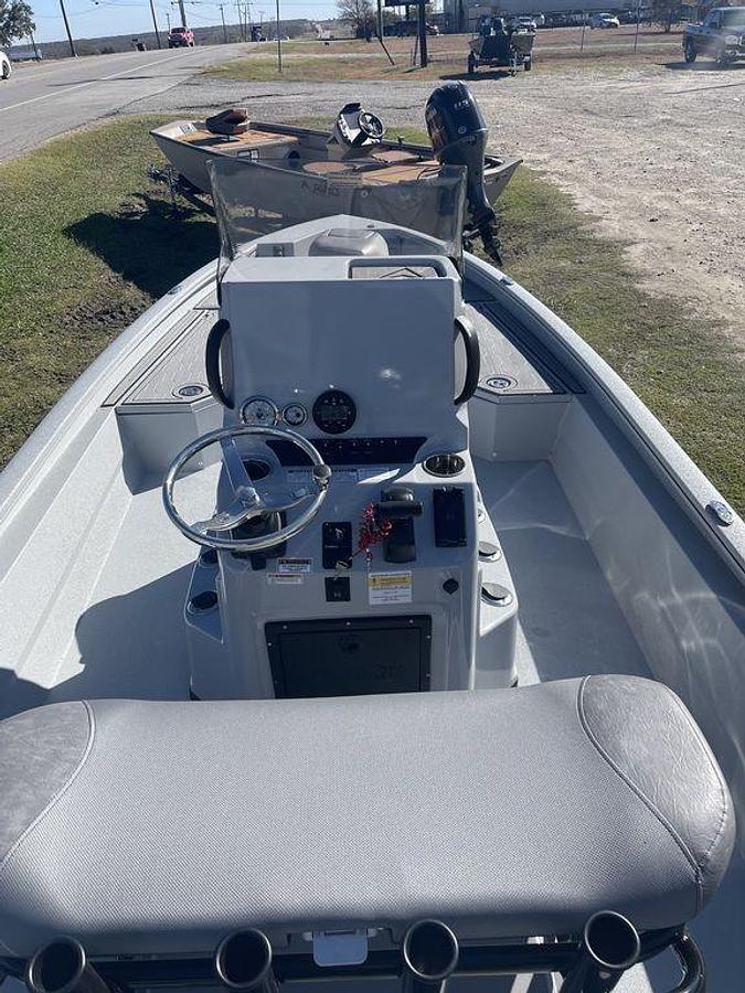 2025 Avid Boats 23 Mag