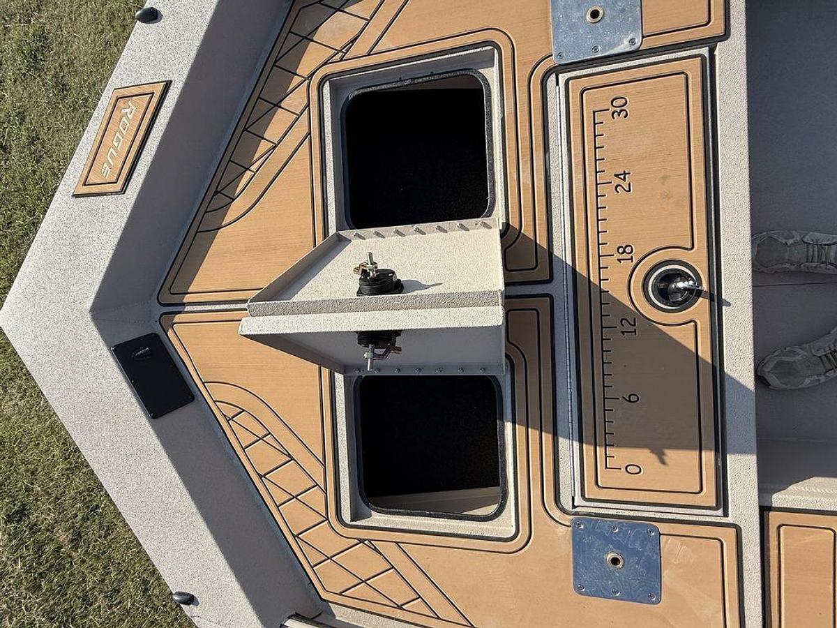 2026 Avid Boats 18 Rogue SC