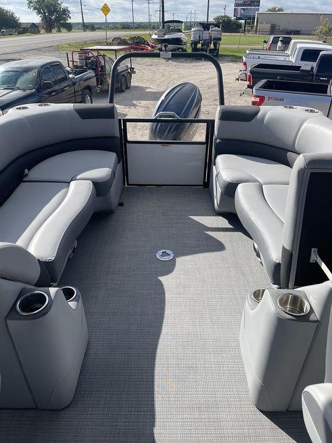 2024 Veranda VR22RC Luxury Tri-Toon