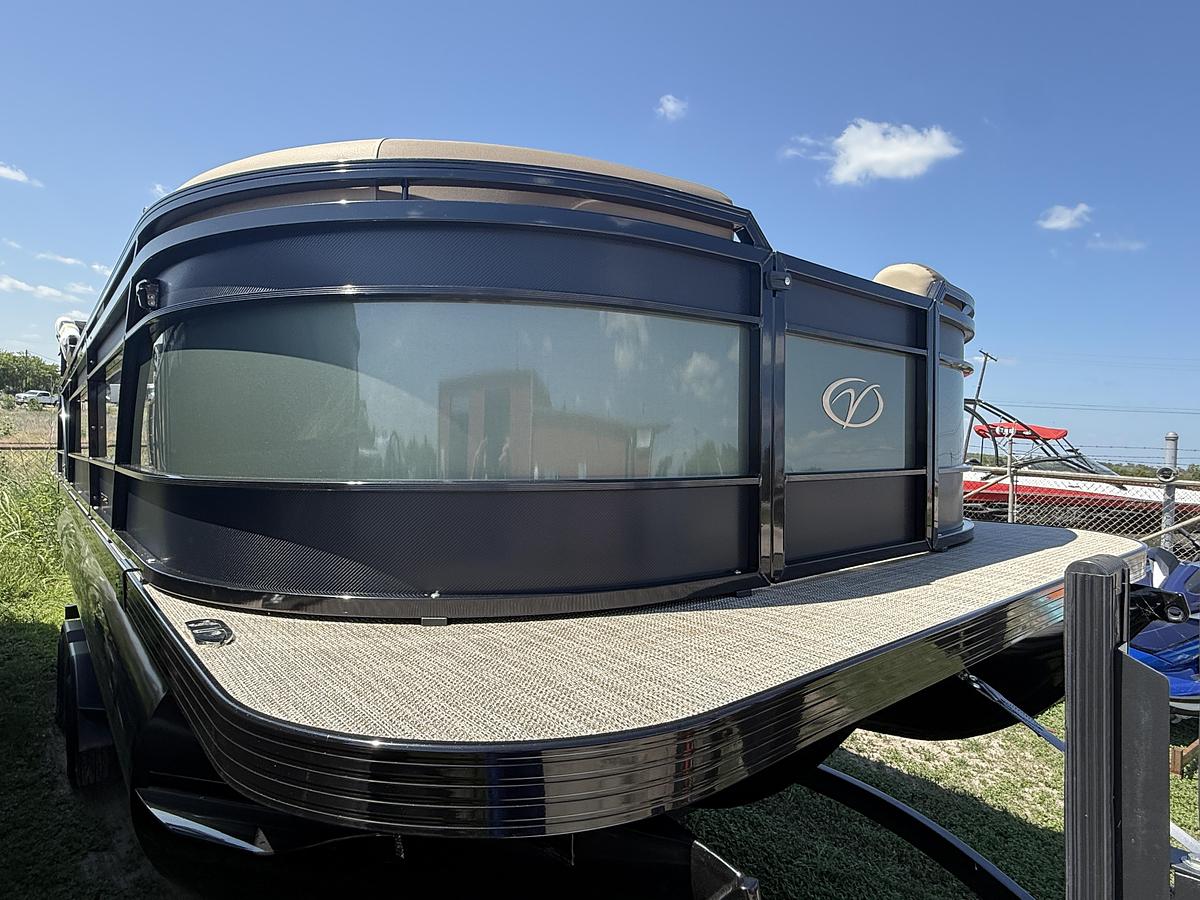 Used 2027 VERANDA VR235VLI
