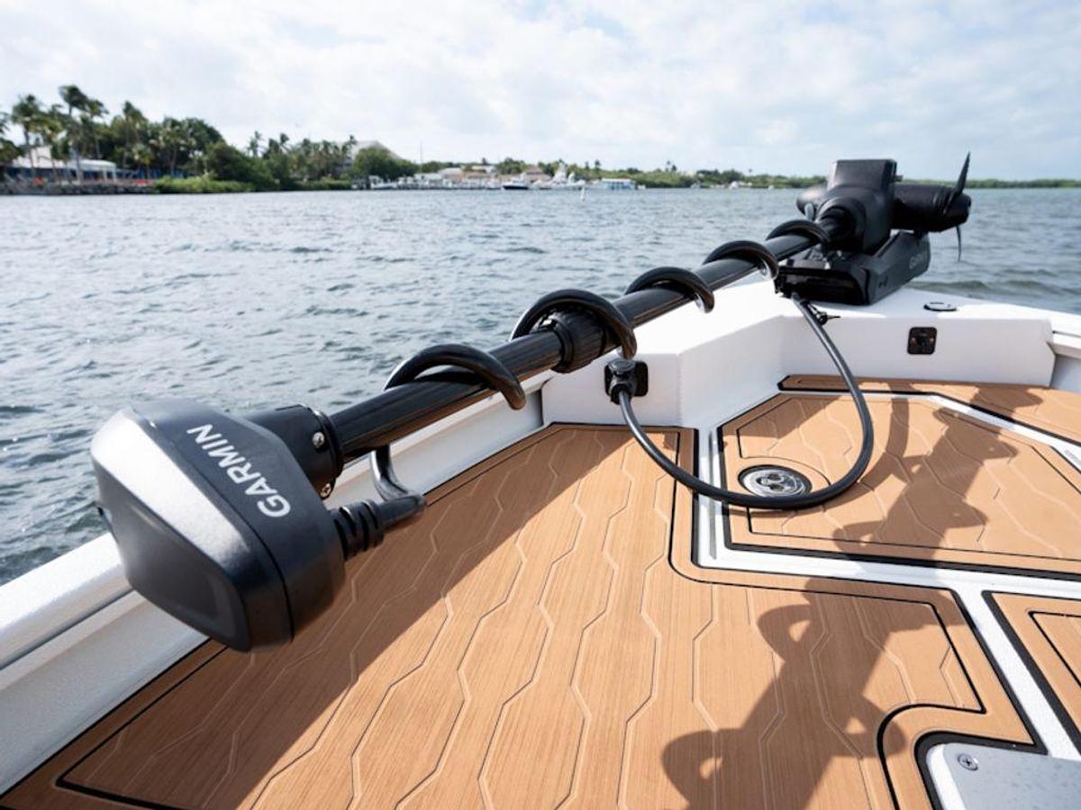 2025 Avid Boats 23 Mag Base