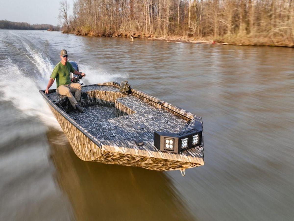 2025 Avid Boats 18 Commander Base