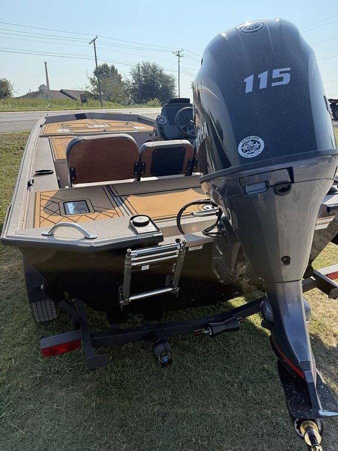 2026 Avid Boats 18 Rogue SC