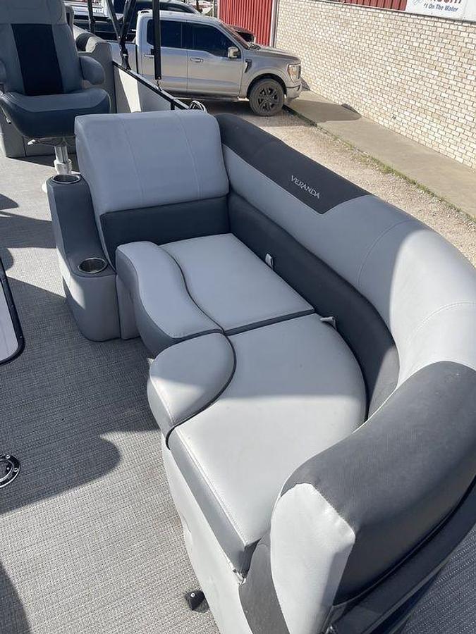 2024 Veranda VR22RC Luxury Tri-Toon