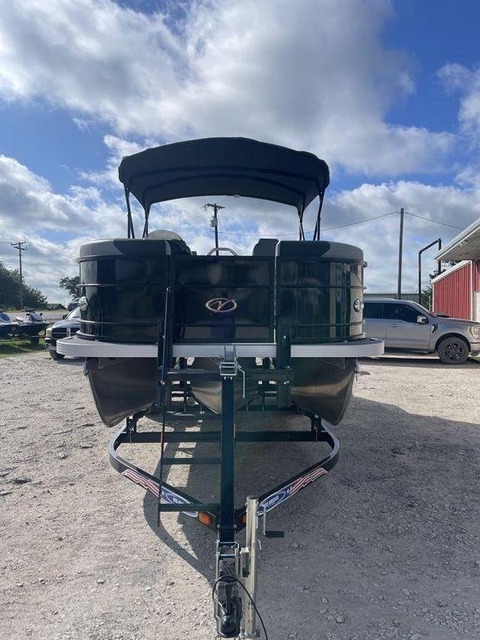 2024 Veranda VR22RC Luxury Tri-Toon