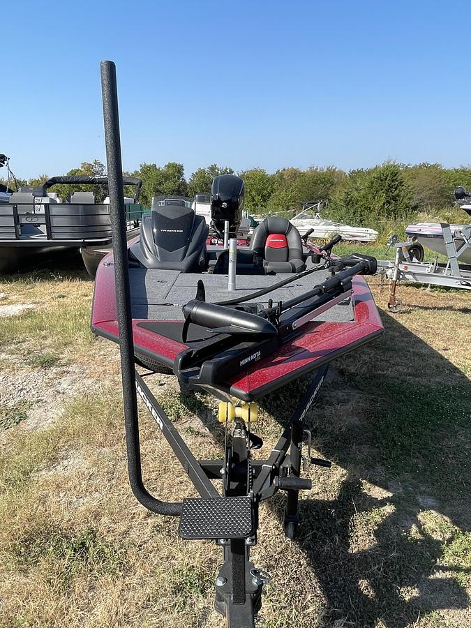 Used 2025 Bass Tracker Pro Team 175