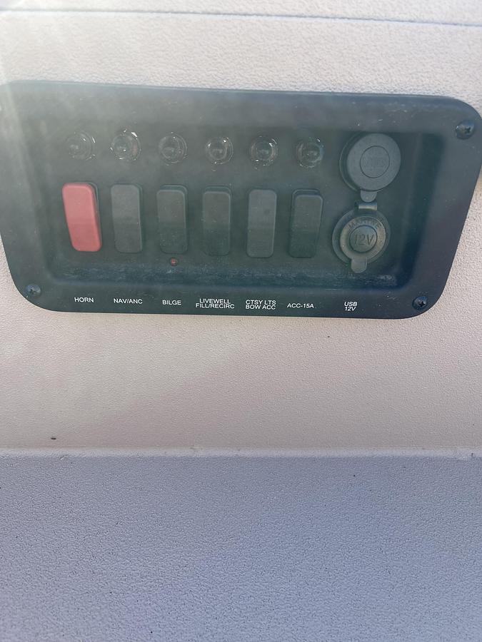 Used 2027 Avid Commander 18