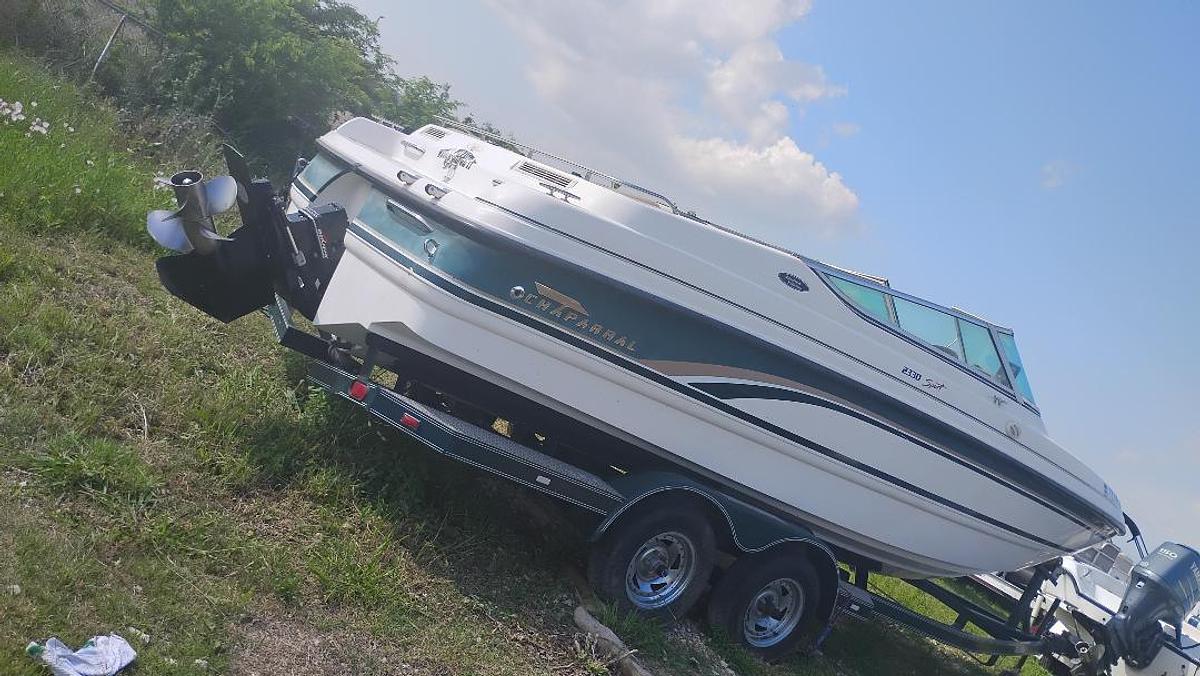 Used 1999 Chaparral 2330 Sport