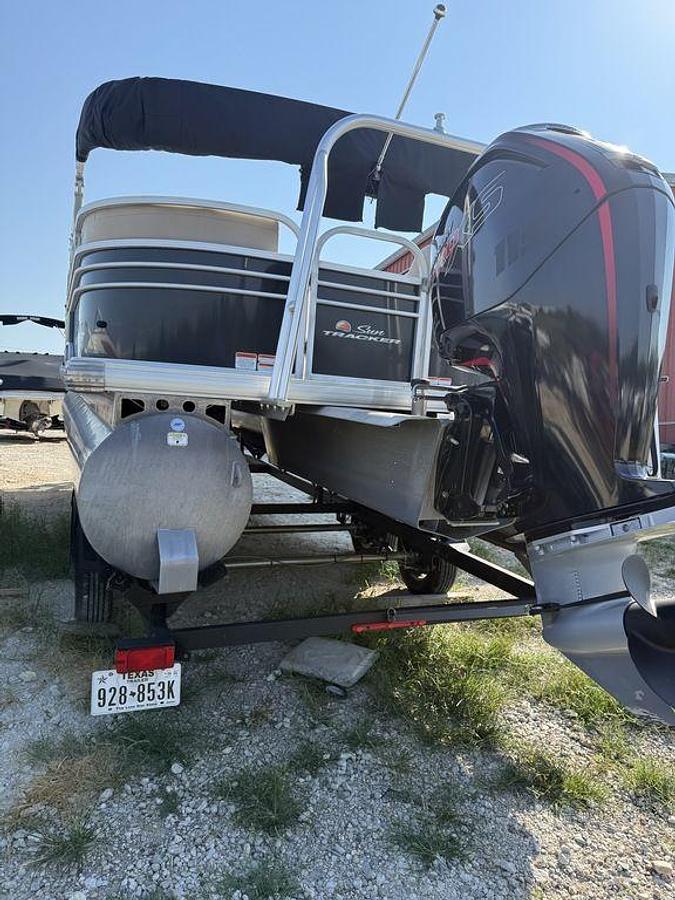 Used 2021 Sun Tracker Party Barge® 22 DLX
