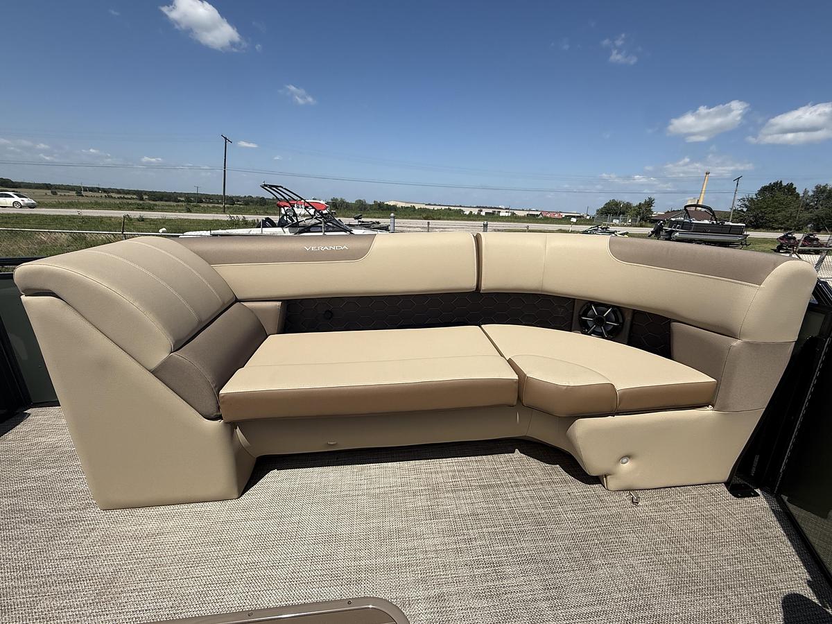 Used 2027 VERANDA VR235VLI