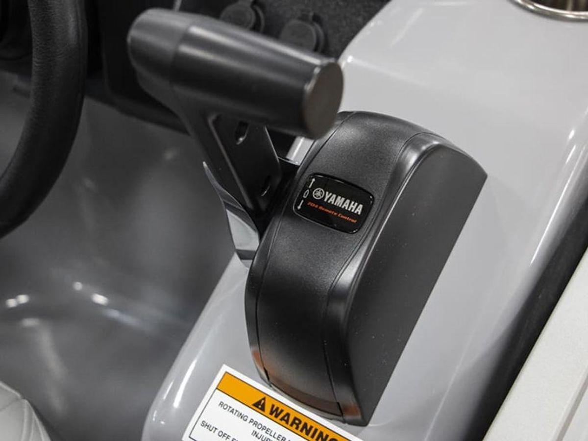 2025 Veranda VF22F4 Deluxe Tri-Toon