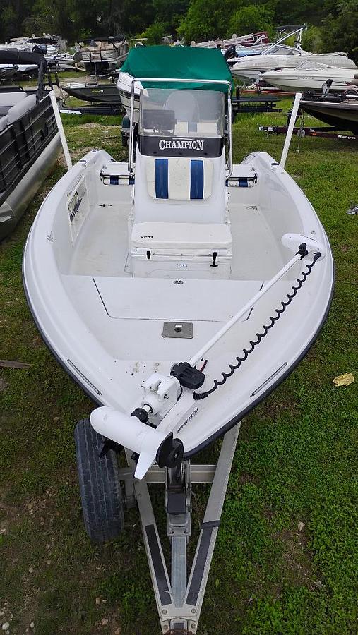 Used 2005 Champion 190 Bay