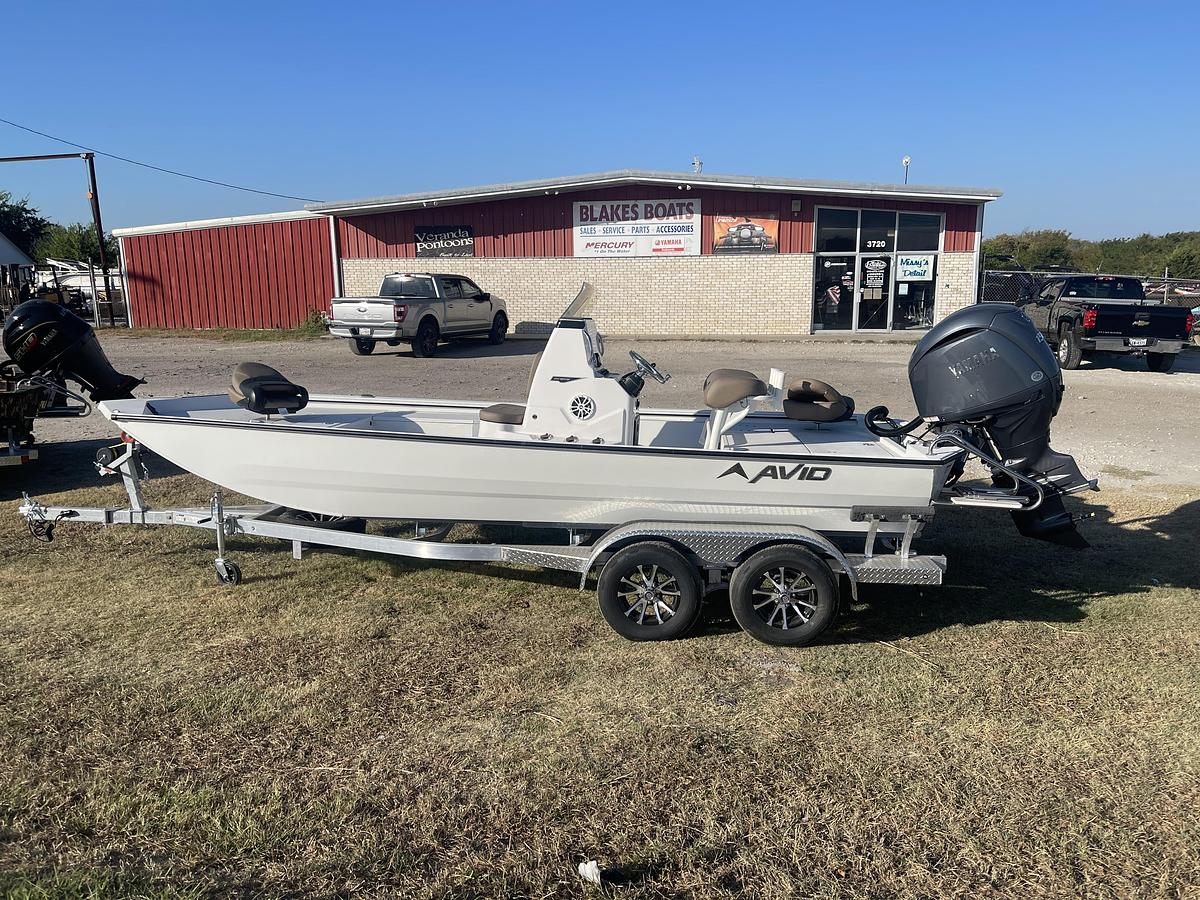 Used 2027 Avid 207 Recon