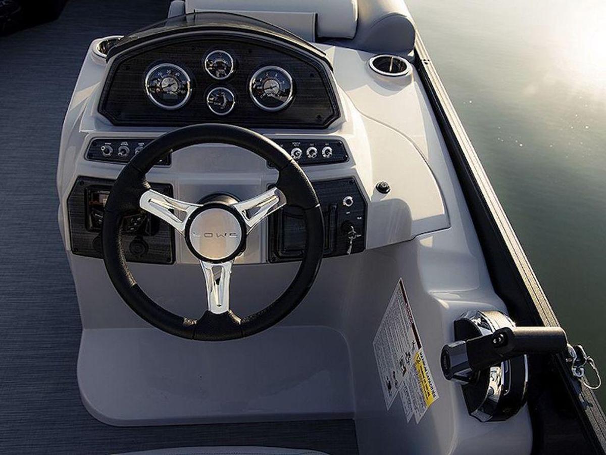 2026 Lowe Boats SS230 Walk Thru Special Base