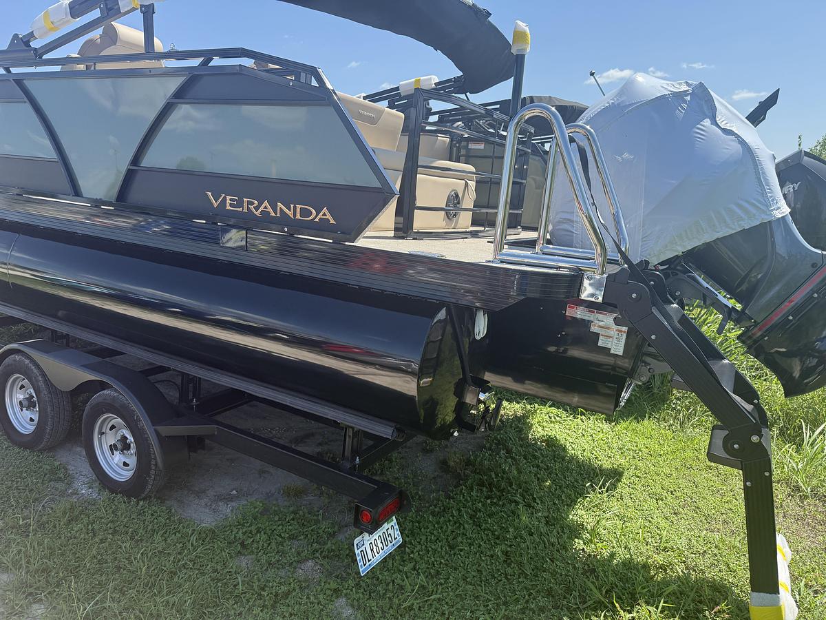 Used 2027 VERANDA VR235VLI