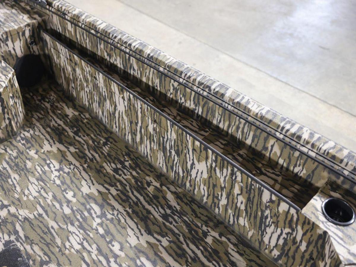 2025 Avid Boats 18 Commander Base