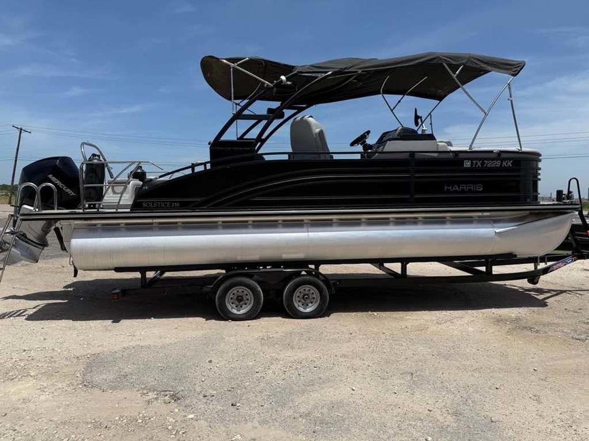 Used 2021 Harris Solstice 230