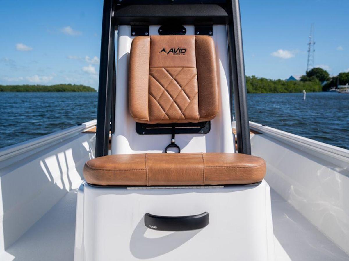 2025 Avid Boats 23 Mag Base