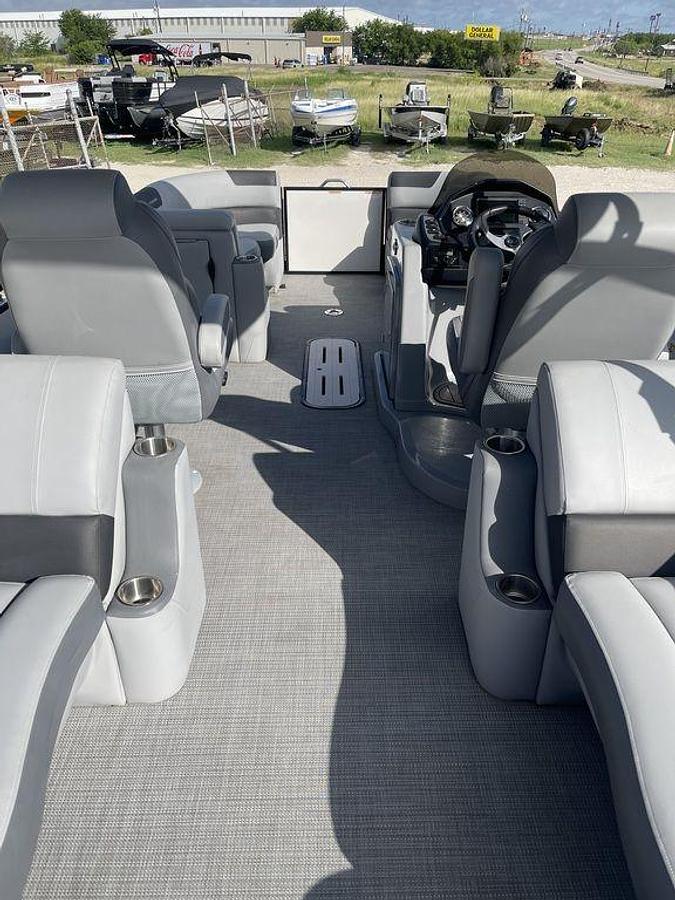 2024 Veranda VR22RC Luxury Tri-Toon