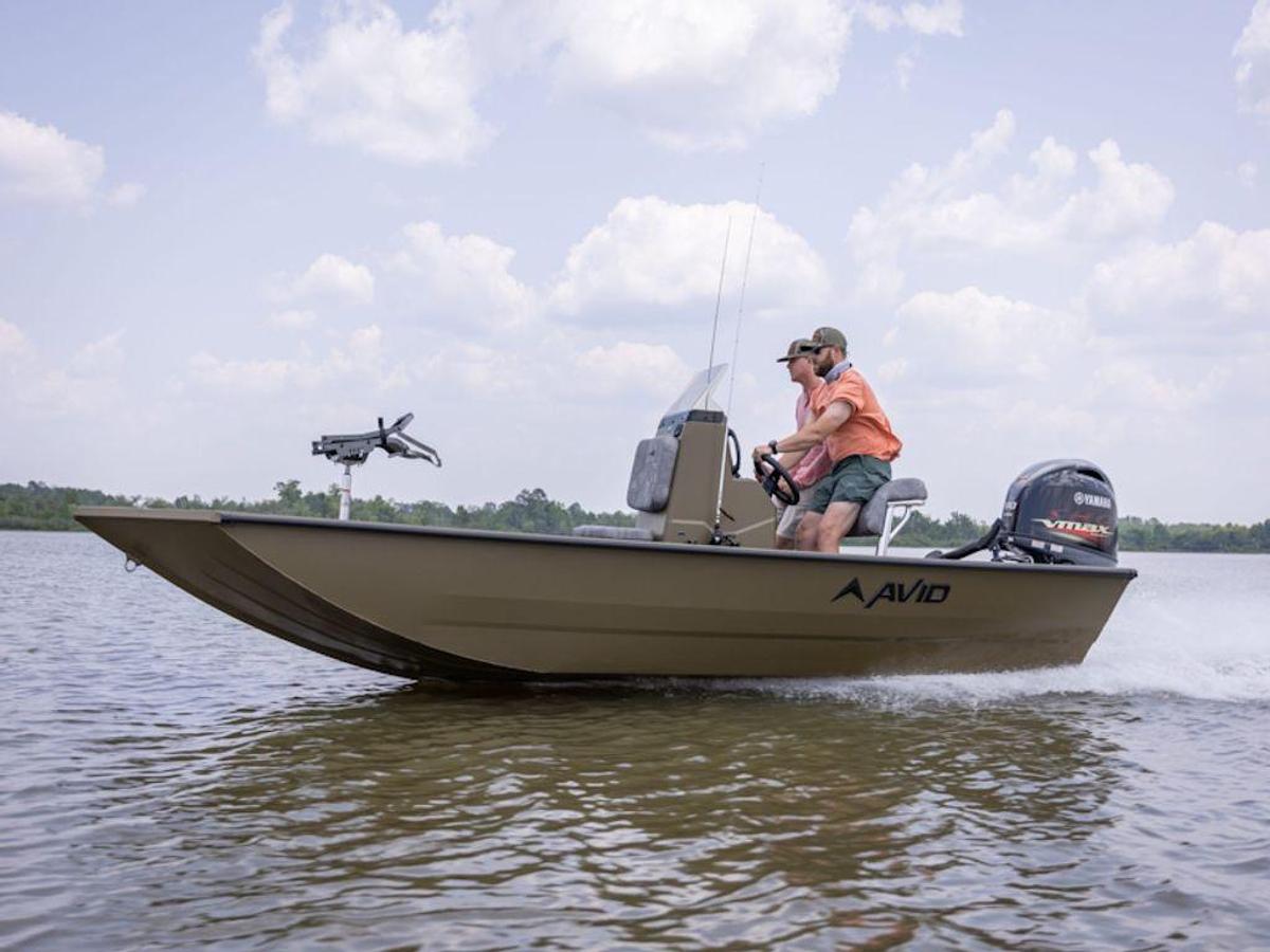 2025 Avid Boats 18 Rogue CC Base