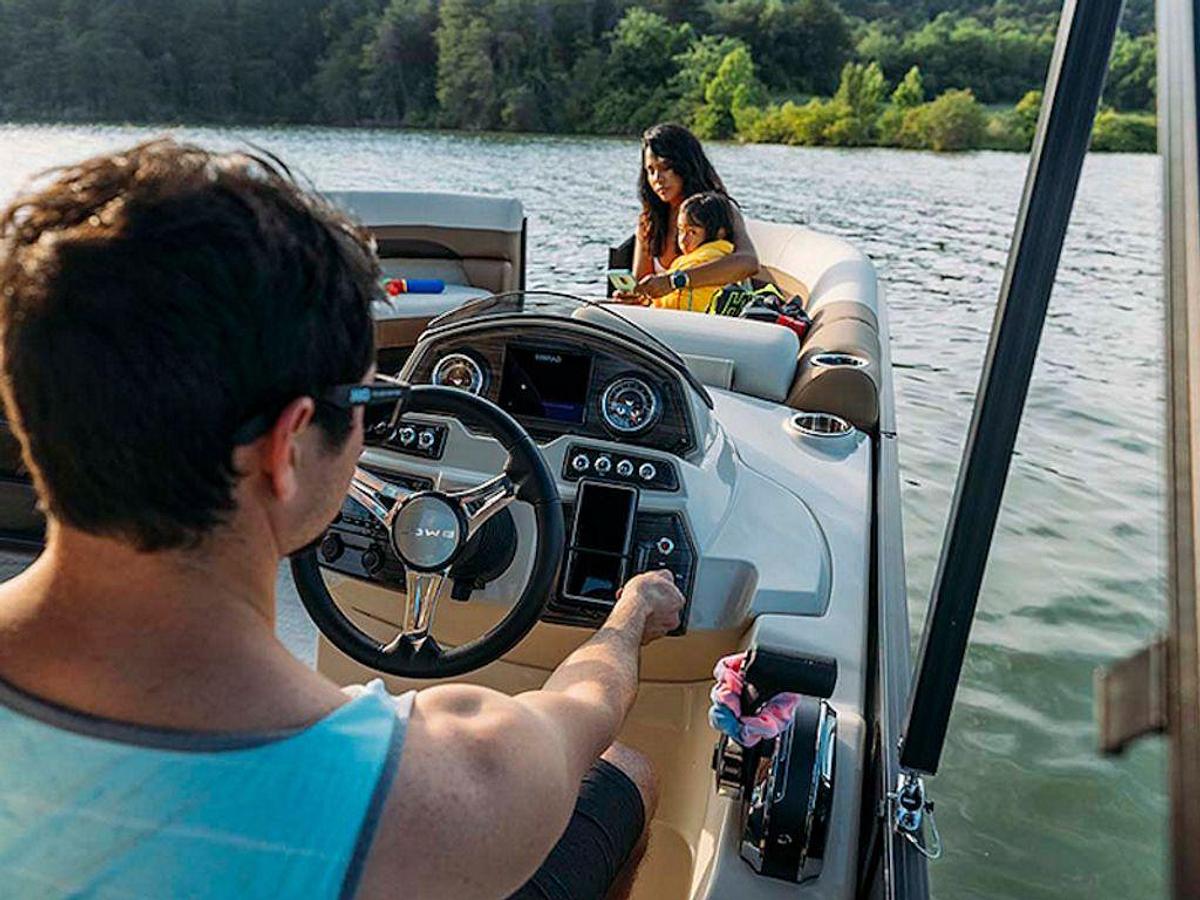 2026 Lowe Boats SS 210 CL Base