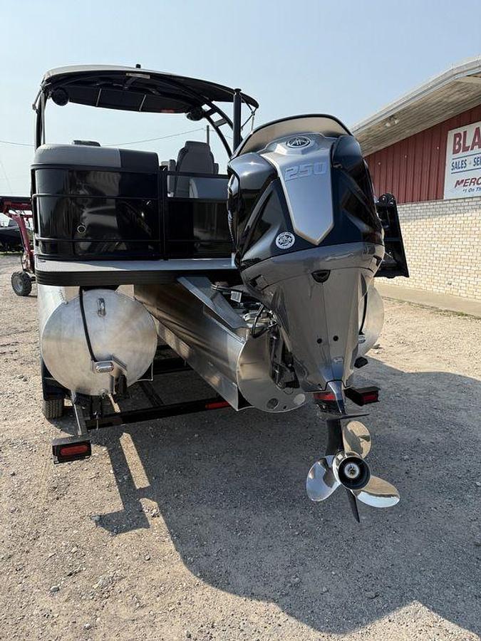 2026 Veranda VR22RC Tri-Toon