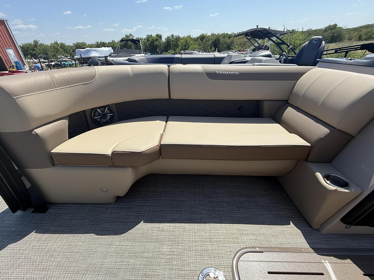 Used 2027 VERANDA VR235VLI