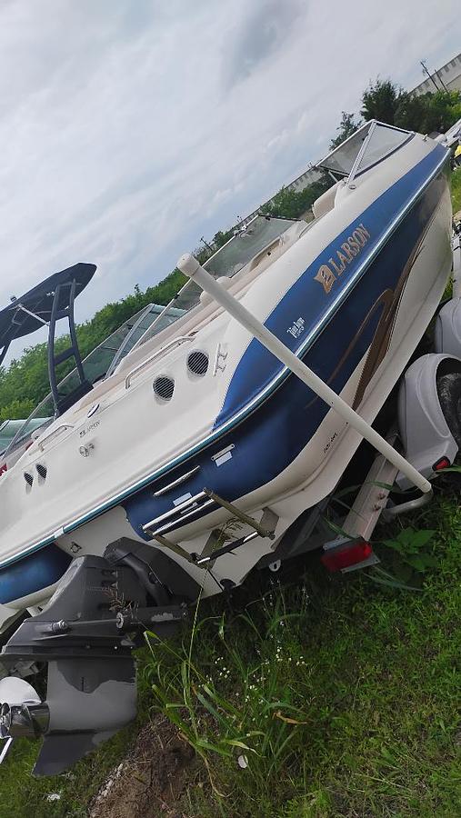 Used 2000 LARSON 226LXI SPTU