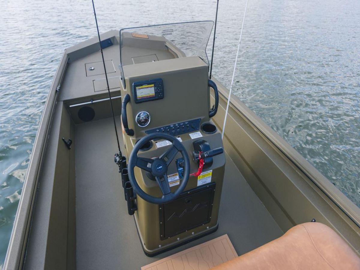 2025 Avid Boats 18 Rogue CC Base