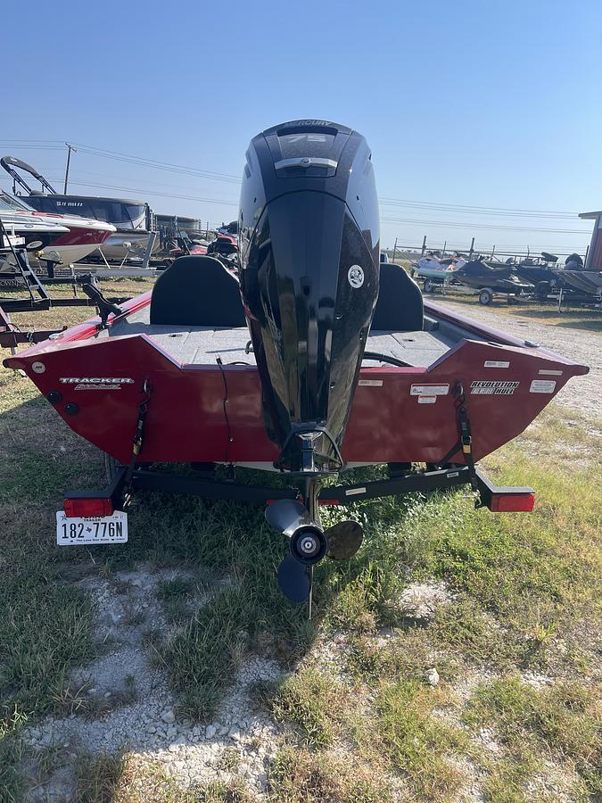 Used 2025 Bass Tracker Pro Team 175