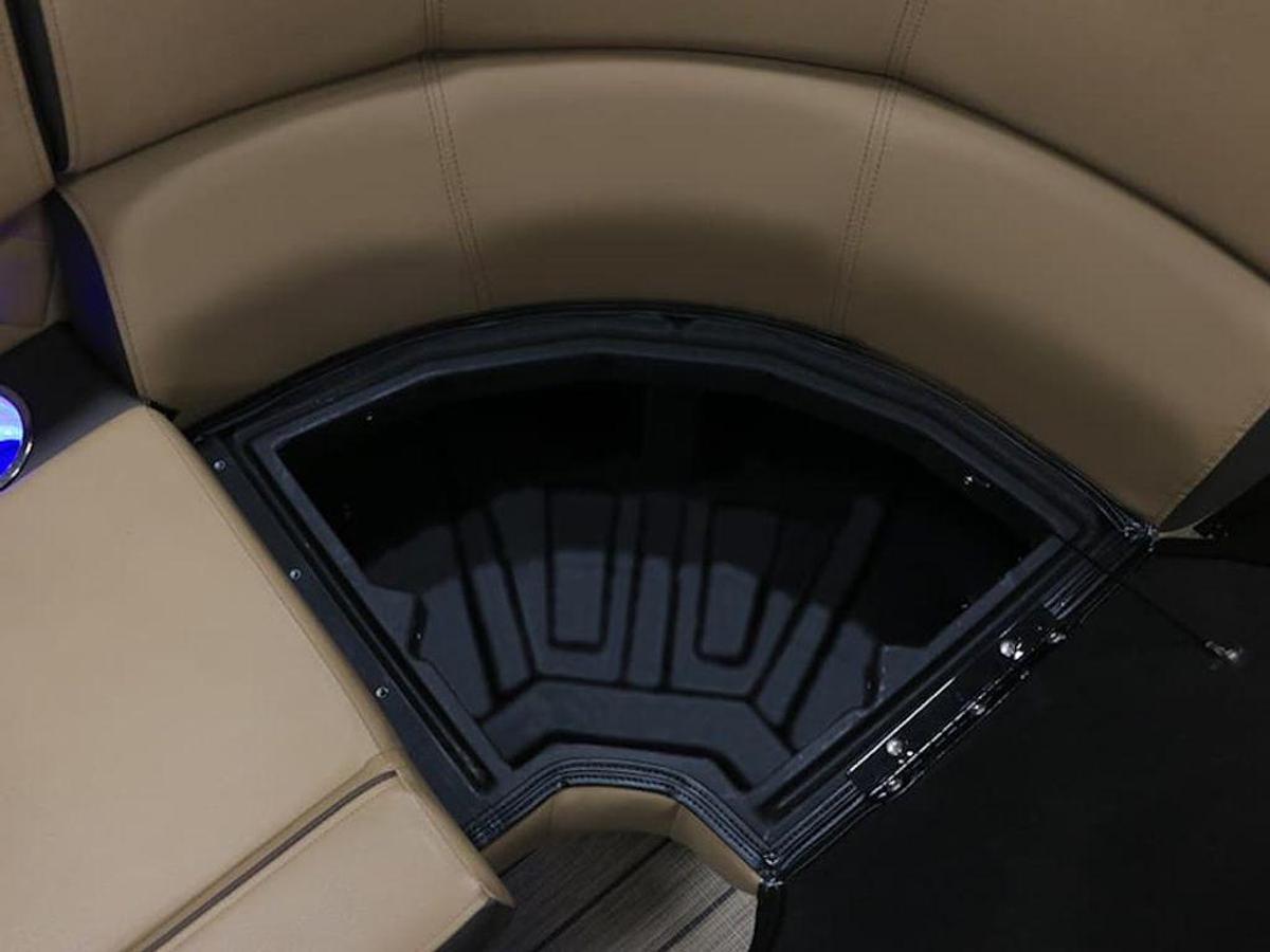 2025 Veranda VX22RC Premium Luxury Tri-Toon