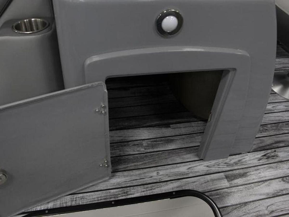 2025 Veranda VF20F2 Deluxe Tri-Toon