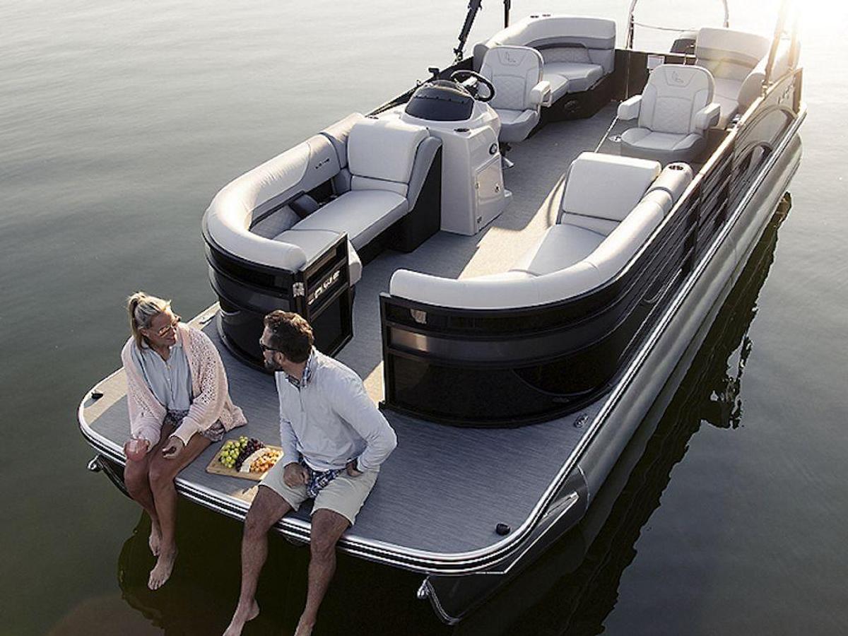 2026 Lowe Boats SS230 Walk Thru Special Base