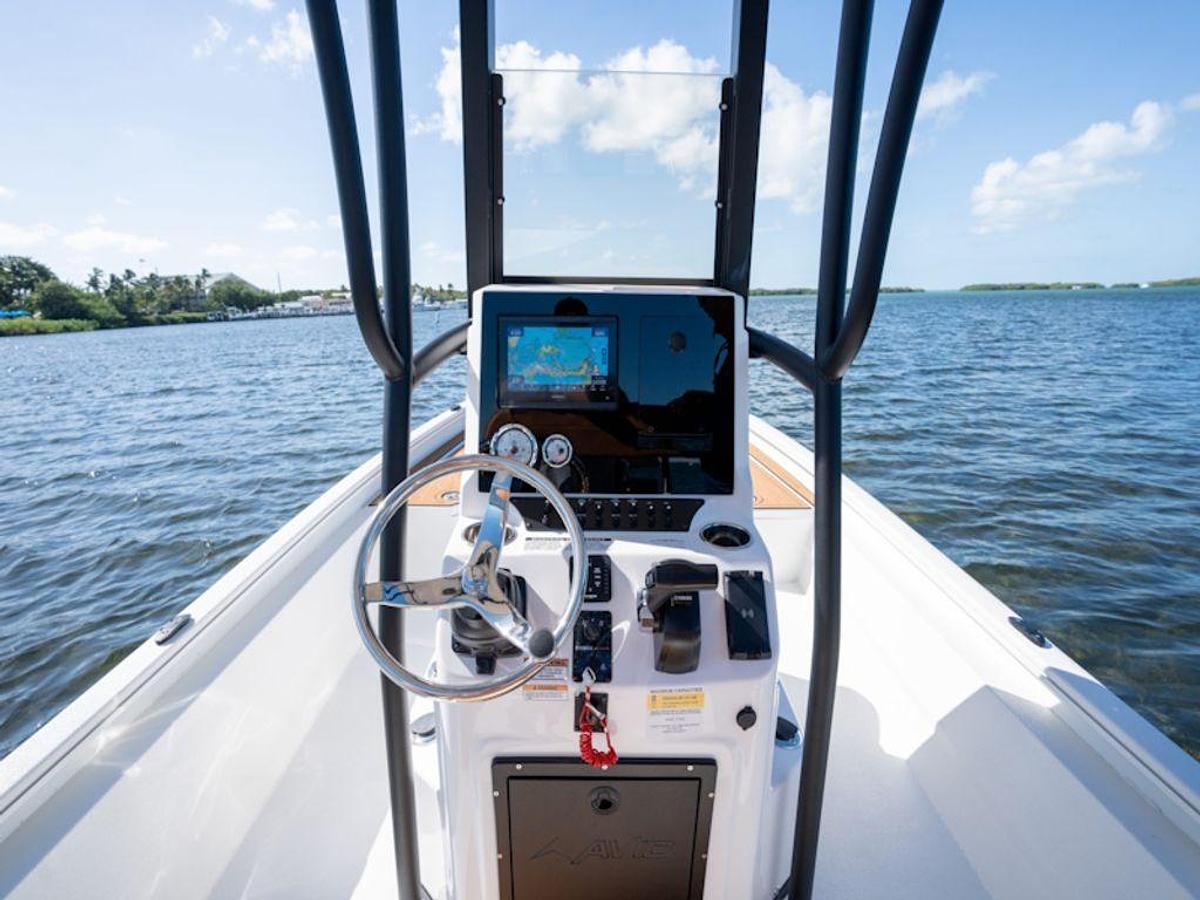 2025 Avid Boats 23 Mag Base