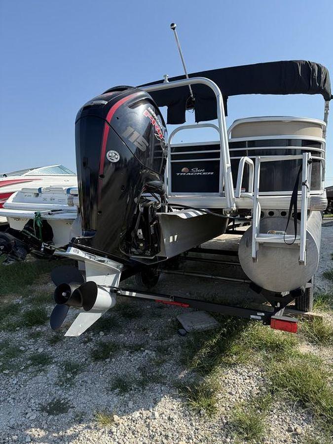 Used 2021 Sun Tracker Party Barge® 22 DLX